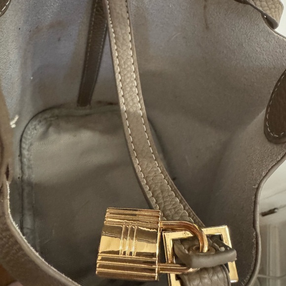 Elegant Brown Leather Tote Bag - Picture 4 of 6